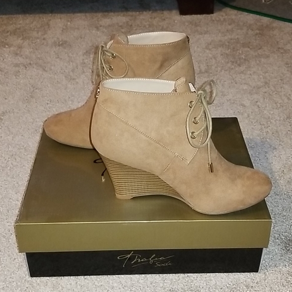 Tan suede ankle boots - Picture 2 of 4